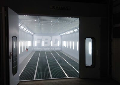 Przemysłowa kabina lakiernicza wielkogabarytowa 12m x 5m drzwi wjazdowe